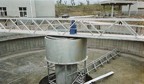 YZX系列中心傳動(dòng)刮吸泥機(jī)